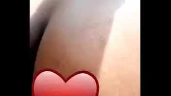 Elle remue sasses fesses