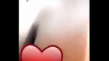 Elle remue sasses fesses