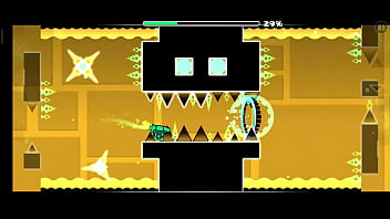 El pelicano picando con un pico de madera como en el maicra