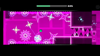 El pelicano picando con un pico de madera como en el maicra