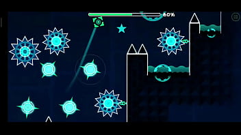 El pelicano picando con un pico de madera como en el maicra