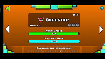 El pelicano picando con un pico de madera como en el maicra