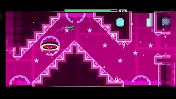 El pelicano picando con un pico de madera como en el maicra