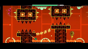 El pelicano picando con un pico de madera como en el maicra