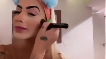 Mirella chupada por trás discretamente