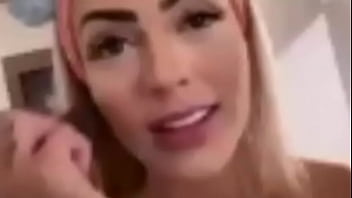 Mirella chupada por trás discretamente