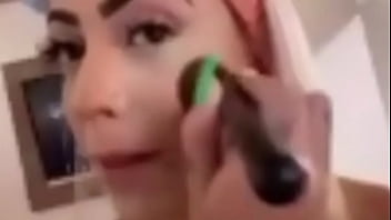 Mirella chupada por trás discretamente