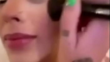 Mirella chupada por trás discretamente