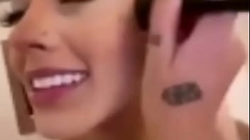 Mirella chupada por trás discretamente