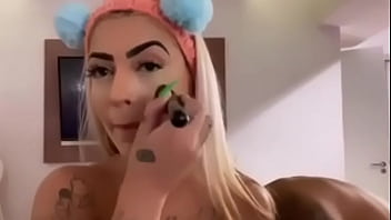 Mirella chupada por trás discretamente