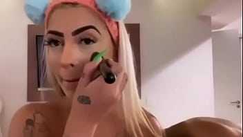 Mirella chupada por trás discretamente