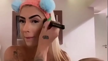 Mirella chupada por trás discretamente