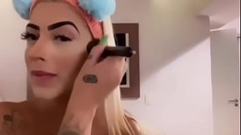 Mirella chupada por trás discretamente