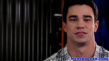 Gaysex Muscle Jock Wanking At The Gym thumbnail