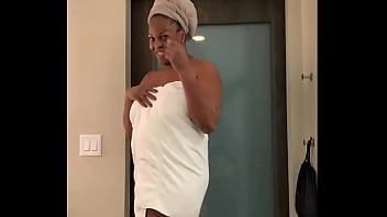 It’s easy for me to turn it on #blacktrans #ebonytrans #blacktgirl