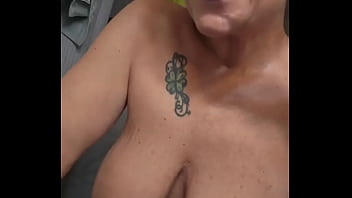 Good morning beautiful darlins how about a grwm for tata tuesday gotta moisturize and keep those pearly whites pretty