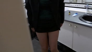 I record my stepmom urinating on the beach and washing her hairy pussy