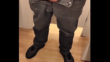 Ontem foi dia de arrumar o guarda roupa e dar aquela punhetadinha no provador é de lei confere lá no privacy tem 1