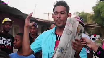 Mago desaparece un celular con agua