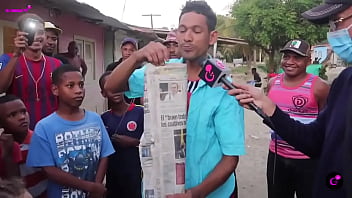 Mago desaparece un celular con agua