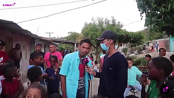 Mago desaparece un celular con agua