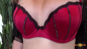 Stripping off pawg sunny lane poses in the hottest possible way