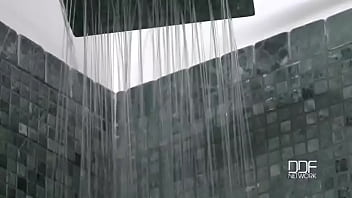 Newbie temptress stiffens us