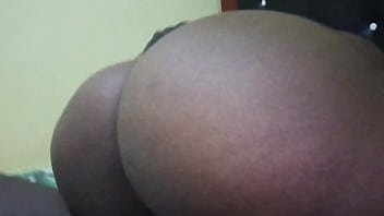 Ma belle mère excitée à gros cul chevauche ma bite jusqu’à ce que je lui éjacule dans la chatte avec un orgasme bruyant