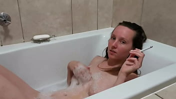 Sexy bath smoking session