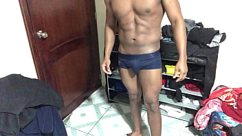 Mi vecina llega a mi departamento por azucar y le doy leche