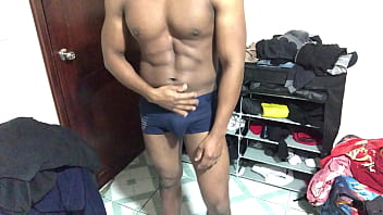 Mi vecina llega a mi departamento por azucar y le doy leche