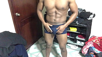 Mi vecina llega a mi departamento por azucar y le doy leche