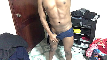 Mi vecina llega a mi departamento por azucar y le doy leche