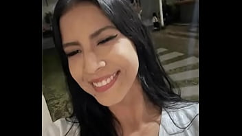 Recibe la leche y me encanta a la putita