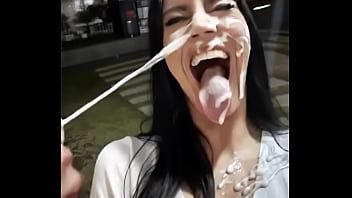 Recibe la leche y me encanta a la putita