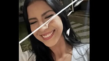 Recibe la leche y me encanta a la putita