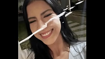 Recibe la leche y me encanta a la putita