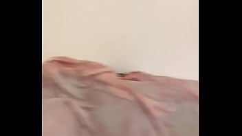 Pendeja masturbandose en el sillon