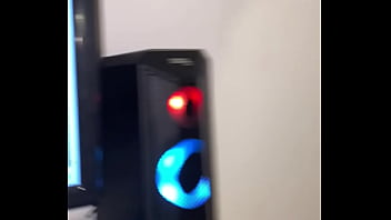 Pendeja masturbandose en el sillon