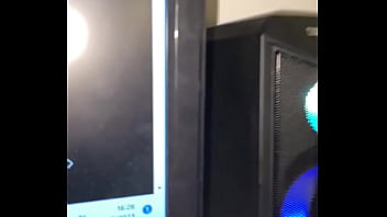 Pendeja masturbandose en el sillon