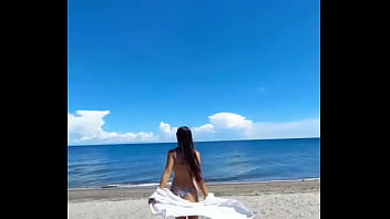 Sunny chill day with hottie girl #girls #sexy #tropical #beachvibes #model #contentcreator #hot girl #su