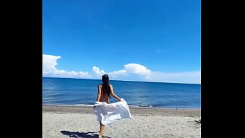 Sunny chill day with hottie girl #girls #sexy #tropical #beachvibes #model #contentcreator #hot girl #su