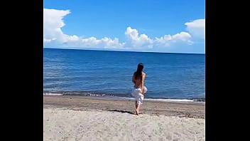 Sunny chill day with hottie girl #girls #sexy #tropical #beachvibes #model #contentcreator #hot girl #su