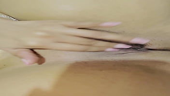 Hoje acordei com tanto tesao bati uma siririca gozei tao gostoso