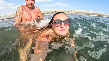 Wild outdoor extreme amateur wellenfick orgasmus mitten im meer Wild outdoor extreme amateur wellenfick orgasmus mitten im meer