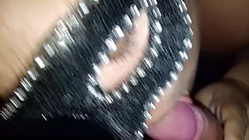 Aprovechamos que mi padrastro no esta mi madratra me chupa la verga muy rico y me saca toda la leche como una puta