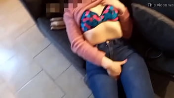 Mi hermanastra me seduce después de tomar un poco Mi hermanastra me seduce después de tomar un poco