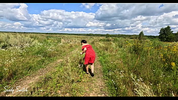 Country girl gives a blowjob outdoors