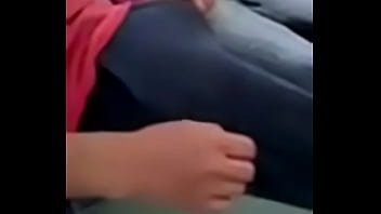 Excitado No Ponto De ônibus thumbnail