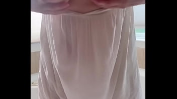 Mature slut shakes her pawg ass